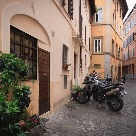 Ventisei Scalini A Trastevere Bed & Breakfast